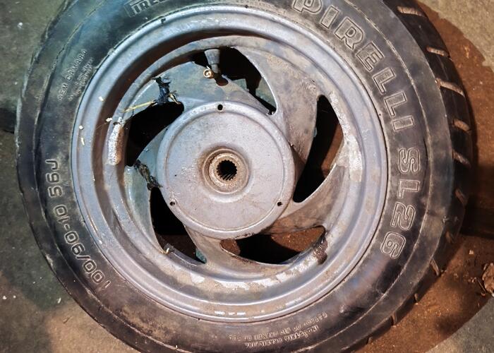 Grajewo ogłoszenia: sprzedam oponę z felgą do skutera