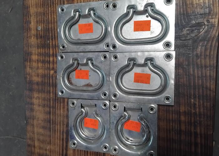 Grajewo ogłoszenia: Sprzedam 6 sztuk uchwytów podłogowych.
Cena za całość 90 zł