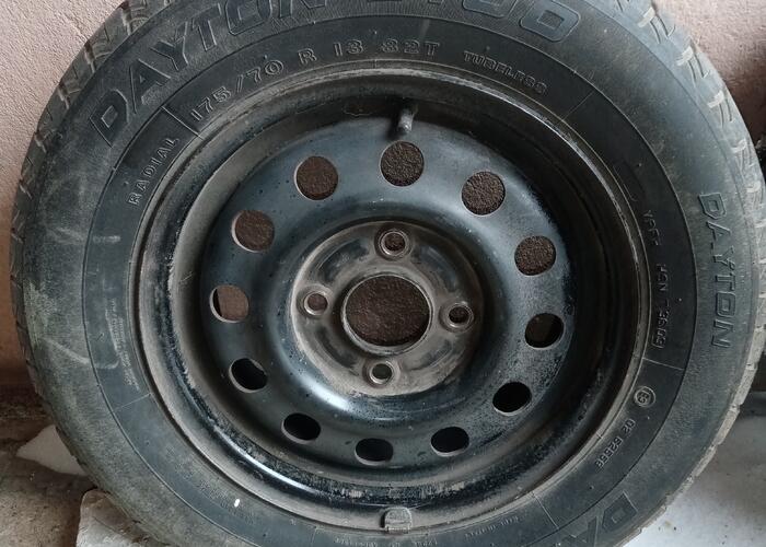 Grajewo ogłoszenia: Sprzedam opony letnie wraz z felgami 175/70 R13 82T